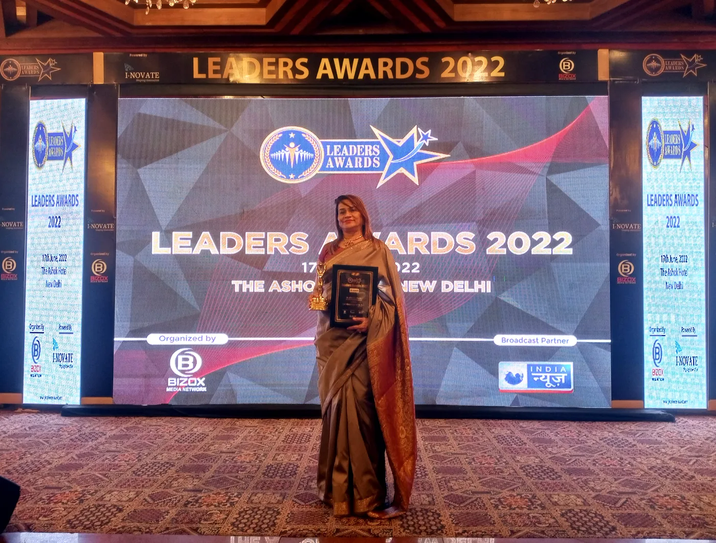 Dr. Fehmida Shaikh receiving the Best Gynaecologist of the Year award at Leaders Awards 2022, The Ashok Hotel, New Delhi