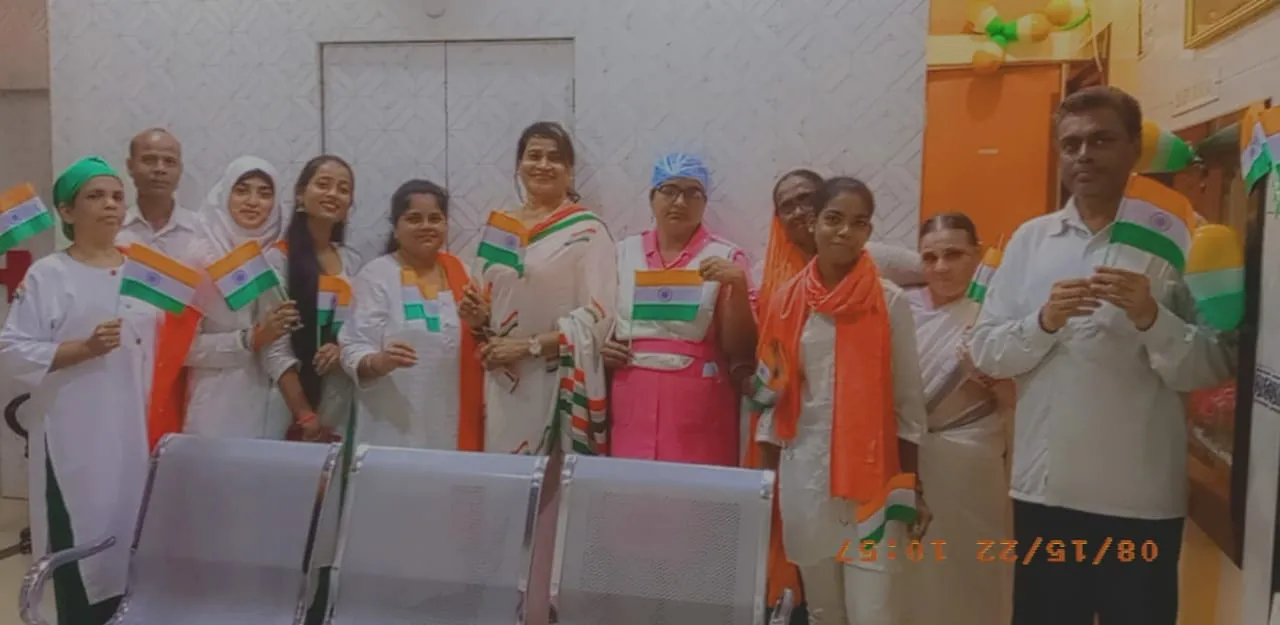 Dr. Fehmida and hospital staff celebrating Independence Day with tricolour decorations